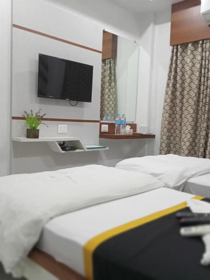 Hotel Fun City Navsari Exterior foto