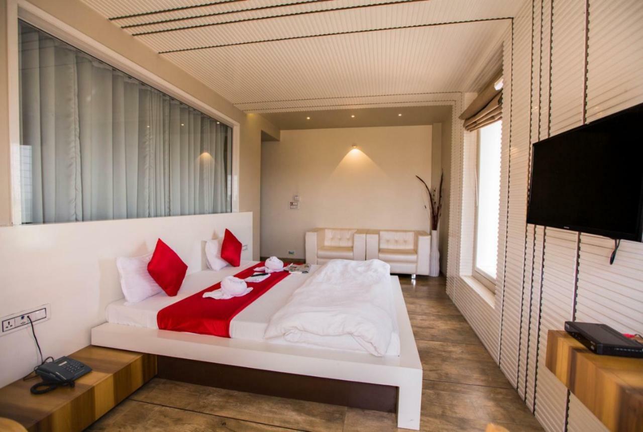 Hotel Fun City Navsari Exterior foto